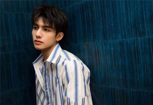 穿越到娱乐圈吃瓜双男主小说,吃瓜日常与甜蜜逆袭  第2张 穿越到娱乐圈吃瓜双男主小说,吃瓜日常与甜蜜逆袭  第2张