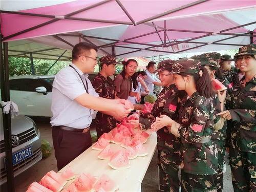 娱乐群吃瓜群众,吃瓜群众的热议焦点  第2张 娱乐群吃瓜群众,吃瓜群众的热议焦点  第2张