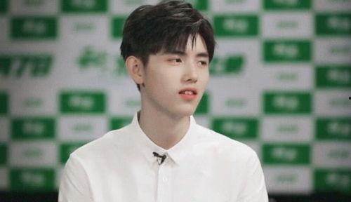 吃瓜娱乐圈吴磊是谁的孩子,娱乐圈新星,揭秘其神秘身世之谜  第3张 吃瓜娱乐圈吴磊是谁的孩子,娱乐圈新星,揭秘其神秘身世之谜  第3张