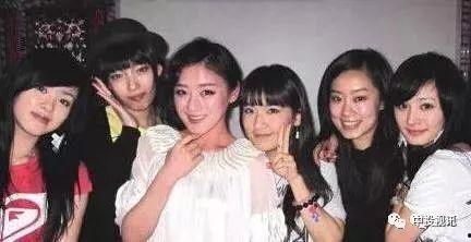 娱乐圈有一起吃瓜的姐妹,揭秘幕后真相!