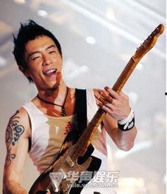 娱乐吃瓜酱黄贯中,娱乐吃瓜酱中的音乐传奇  第3张 娱乐吃瓜酱黄贯中,娱乐吃瓜酱中的音乐传奇  第3张