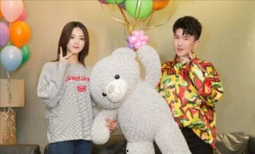 为了吃瓜我进娱乐圈红了,我的娱乐圈逆袭之旅  第2张 为了吃瓜我进娱乐圈红了,我的娱乐圈逆袭之旅  第2张