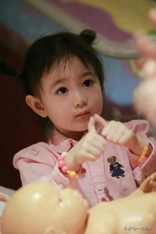 小八娱乐吃瓜,揭秘娱乐圈最新吃瓜事件，带你领略明星幕后故事  第3张