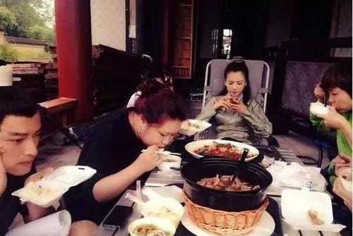 娱乐吃瓜剧组食物,揭秘剧组食物背后的秘密与趣味 第2张 娱乐吃瓜剧组食物,揭秘剧组食物背后的秘密与趣味 第2张