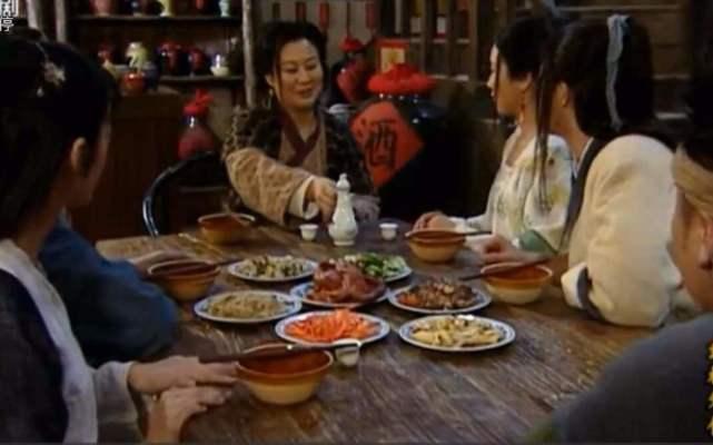 娱乐吃瓜剧组食物,揭秘剧组食物背后的秘密与趣味 第3张 娱乐吃瓜剧组食物,揭秘剧组食物背后的秘密与趣味 第3张