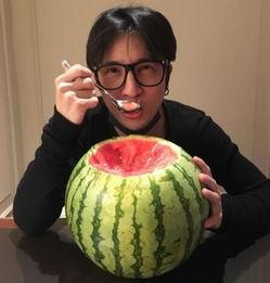 娱乐星吃瓜,明星“吃瓜”背后的情感与思考 第3张 娱乐星吃瓜,明星“吃瓜”背后的情感与思考 第3张