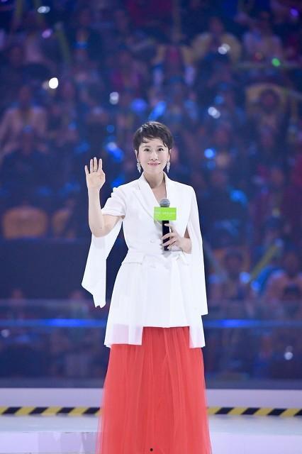 娱乐吃瓜美女复工,休闲装扮展现好身材,网友热议复工喜悦” 第3张 娱乐吃瓜美女复工,休闲装扮展现好身材,网友热议复工喜悦” 第3张