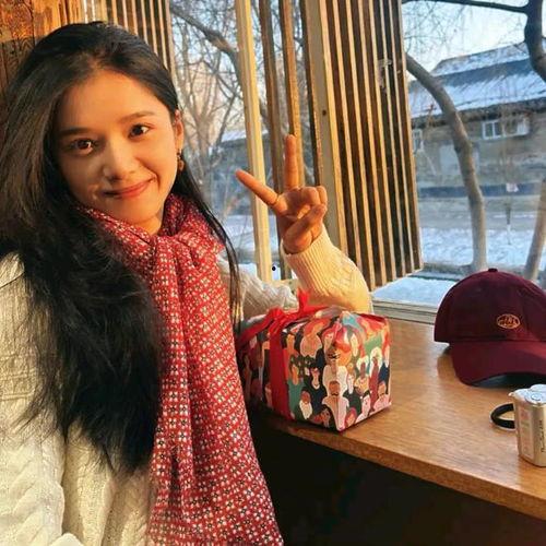 娱乐圈吃瓜大姐头像图片,揭秘明星幕后故事 第3张 娱乐圈吃瓜大姐头像图片,揭秘明星幕后故事 第3张