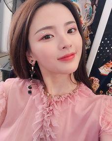 娱乐吃瓜锦鲤妹妹,揭秘网络红人的崛起之路 第3张 娱乐吃瓜锦鲤妹妹,揭秘网络红人的崛起之路 第3张