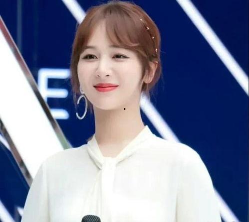 娱乐吃瓜大瓜杨紫,娱乐圈的“吃瓜女王”,揭秘明星幕后故事 第3张 娱乐吃瓜大瓜杨紫,娱乐圈的“吃瓜女王”,揭秘明星幕后故事 第3张