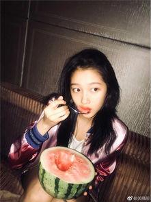 娱乐圈吃瓜爆料关晓彤微博,娱乐圈新动向与个人生活新篇章” 第2张 娱乐圈吃瓜爆料关晓彤微博,娱乐圈新动向与个人生活新篇章” 第2张