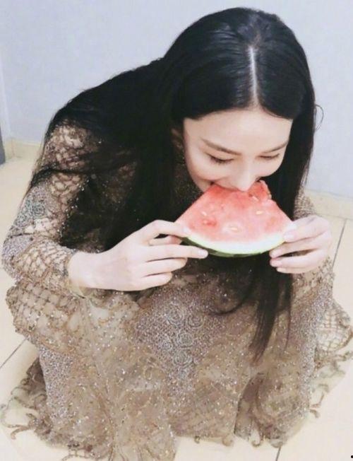 娱乐吃瓜酱情感,揭秘娱乐圈情感风云录 第2张 娱乐吃瓜酱情感,揭秘娱乐圈情感风云录 第2张