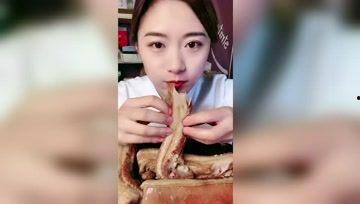 娱乐吃瓜酱女孩,吃瓜女孩的独家秘闻解析 第1张 娱乐吃瓜酱女孩,吃瓜女孩的独家秘闻解析 第1张