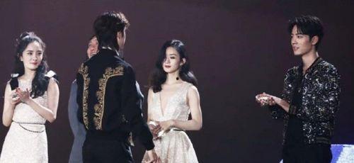 娱乐圈吃瓜第一线嗑cp,当红明星甜蜜互动,CP感爆棚! 第3张 娱乐圈吃瓜第一线嗑cp,当红明星甜蜜互动,CP感爆棚! 第3张