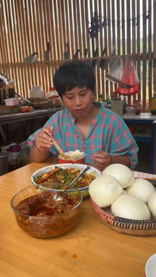 娱乐吃瓜酱外卖,带你尝鲜网红美食,轻松解锁味蕾新体验 第3张 娱乐吃瓜酱外卖,带你尝鲜网红美食,轻松解锁味蕾新体验 第3张