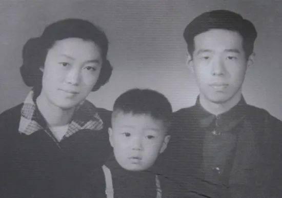 娱乐吃瓜酱史铁生,从娱乐吃瓜酱到文学巨匠的蜕变之路 第3张 娱乐吃瓜酱史铁生,从娱乐吃瓜酱到文学巨匠的蜕变之路 第3张